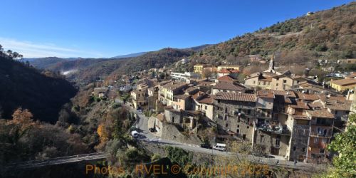Le village médiéval de Lucéram expose ses 450 crèches de Noël.